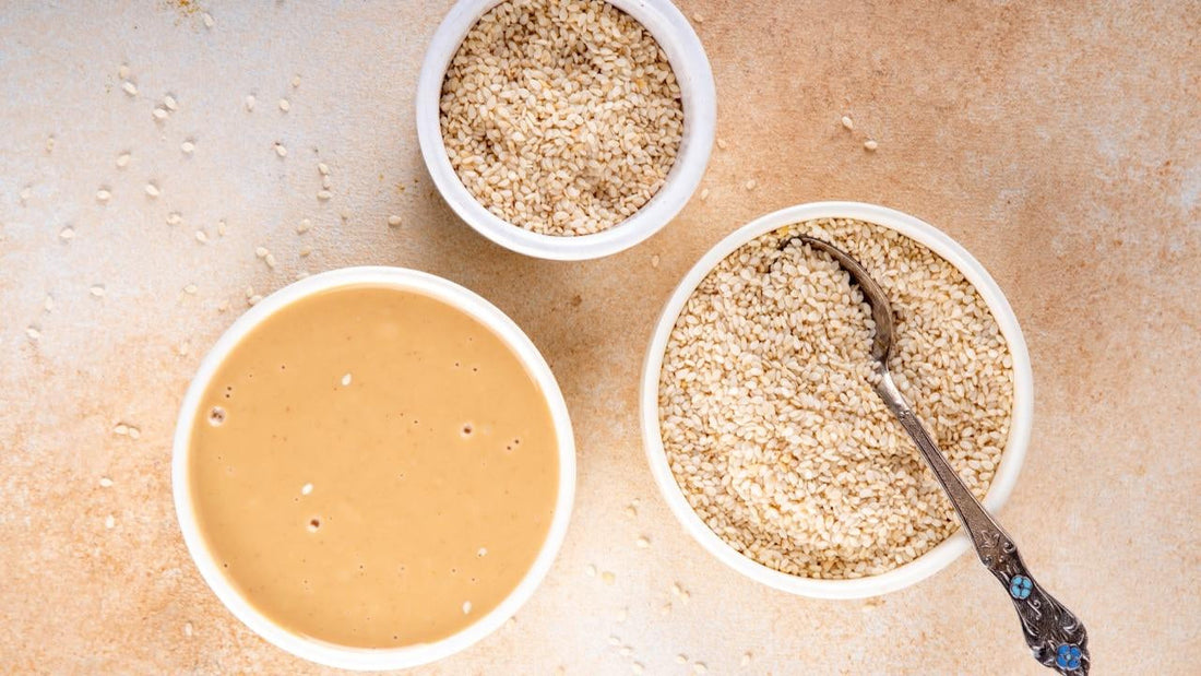 Hulled and unhulled sesame seeds arranged in bowls to illustrate different uses in tahini, baking and everyday cooking.